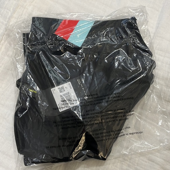 Nike Colorblock Stripe Trim Crop Tank Top Size 3X Color Black and Chile Red - Picture 2 of 2